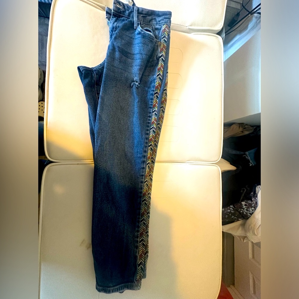 Knox rosé embroidered blue jeans